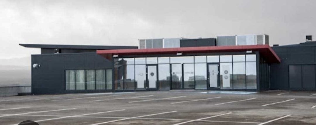 Inngangur Anastasia Beauty Studio með stóru bílastæði